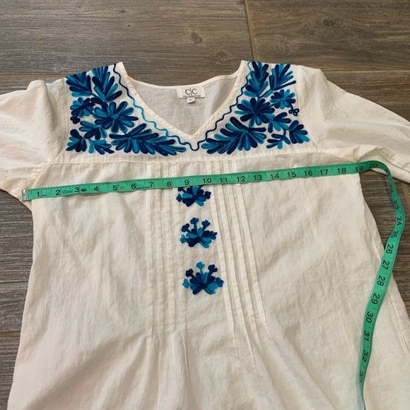 Adorable Peasant Blouse by Chic Connection.  Size Medium.. Like New - Picture 8 of 11